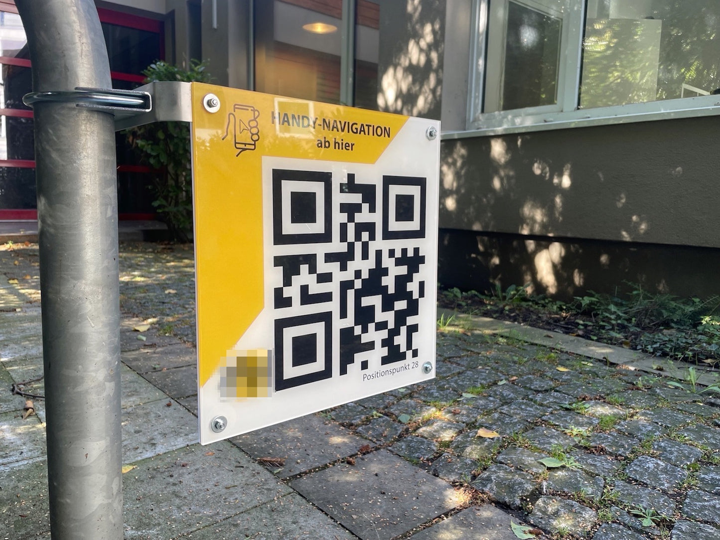 QR Plexiglas Schild mit einfacher Aufhängung
